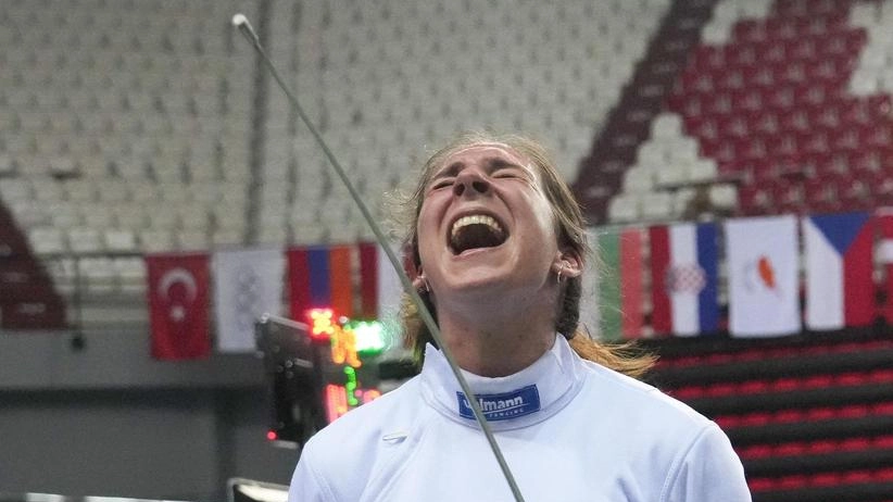 FOLIGNO Ludovica Costantini (foto dalla pagina Fb della Federazione) del Club Scherma Foligno è vicecampionessa europea cadetti di Spada. Grane... FOLIGNO Ludovica Costantini (foto dalla pagina Fb della Federazione) del Club Scherma Foligno è vicecampionessa europea cadetti di Spada. Grane...