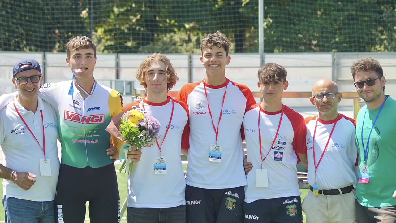 Il gruppo dei toscani della pista impegnati a Firenze nei Campionati italiani