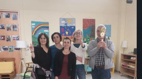 Al centro la responsabile Camilla Ricci e il personale