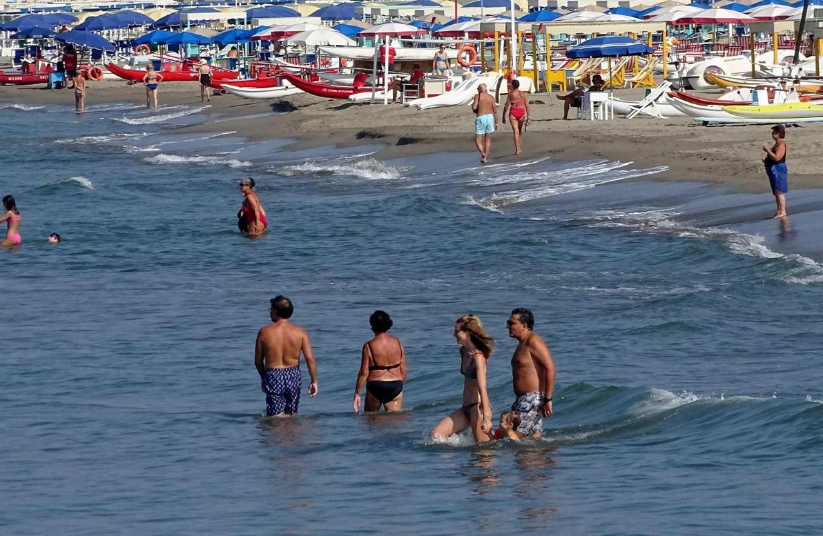 https://www.lanazione.it/image-service/view/acePublic/alias/contentid/ZWI3NjE0ZjEtZTAxZC00/0/assalto-di-turisti-in-tutta-la-liguria-in-aumento-larrivo-di-stranieri.jpeg?f=1.91:1&w=1200