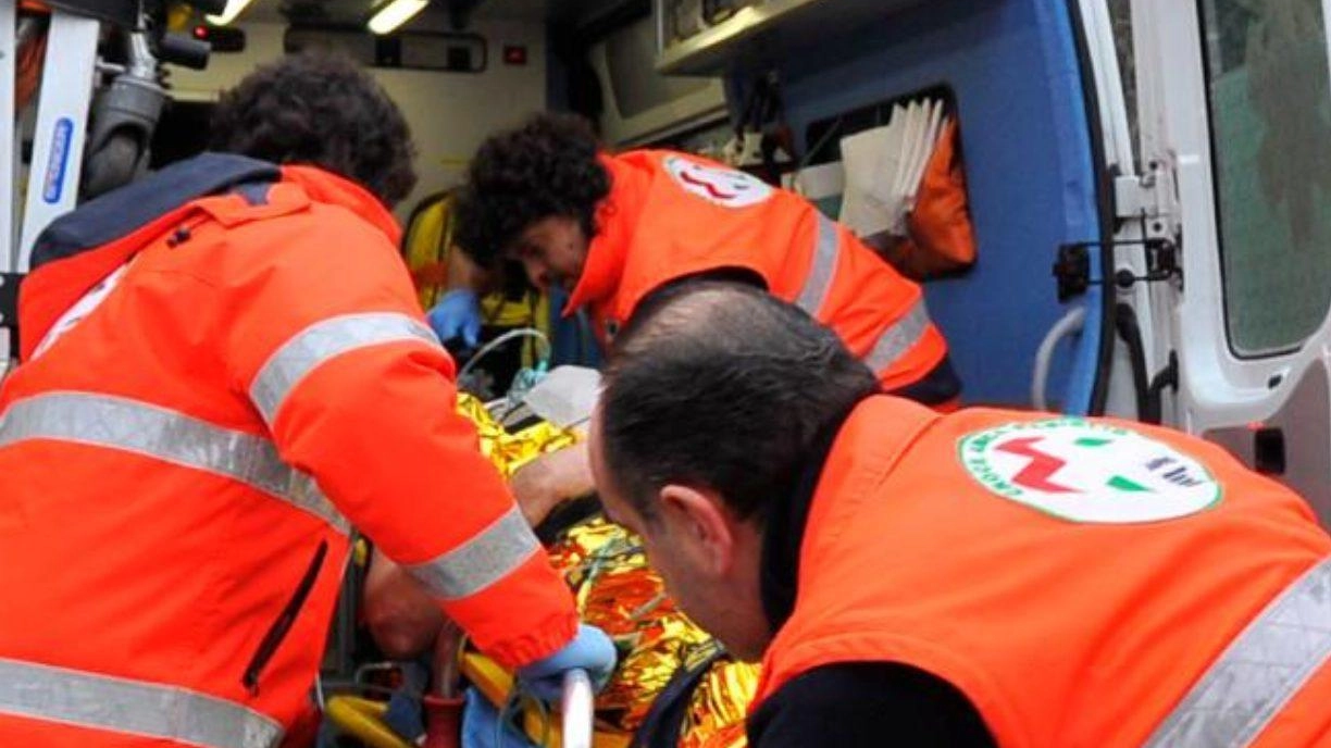 Per i soccorritori della Croce Verde di Pietrasanta non è stato facile individuare il punto esatto in cui era caduto il giovane Per i soccorritori della Croce Verde di Pietrasanta non è stato facile individuare il punto esatto in cui era caduto il giovane