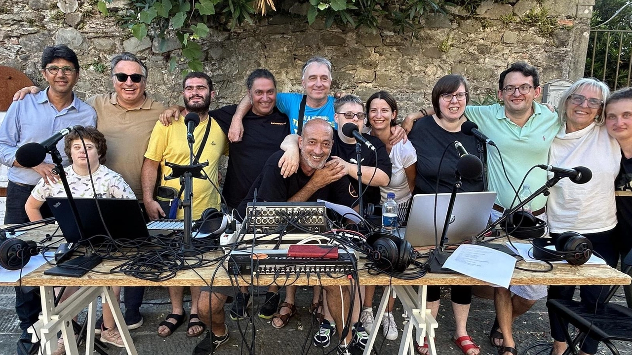 Una bella foto di gruppo relativa alla diretta di Radio Rogna a Mulazzo