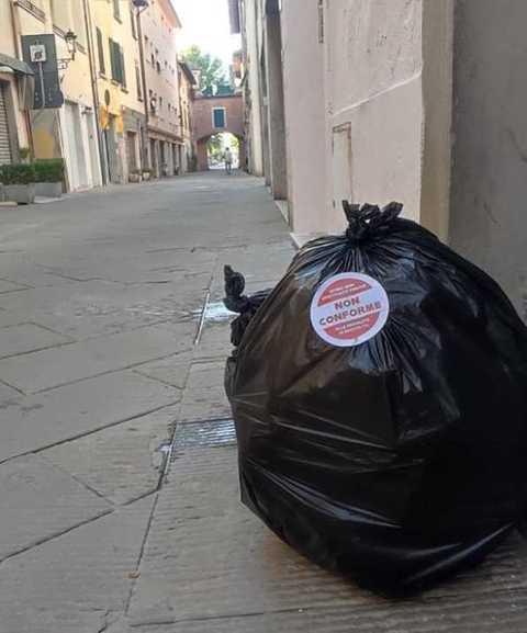 Operazione anti sacchi neri: "I primi risultati sono positivi. Ora campagna informativa"