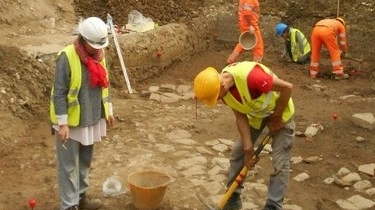 La Firenze segreta sotto la tramvia: dall’antico porto fino alle mura. “Tutti i tesori che sono riemersi”