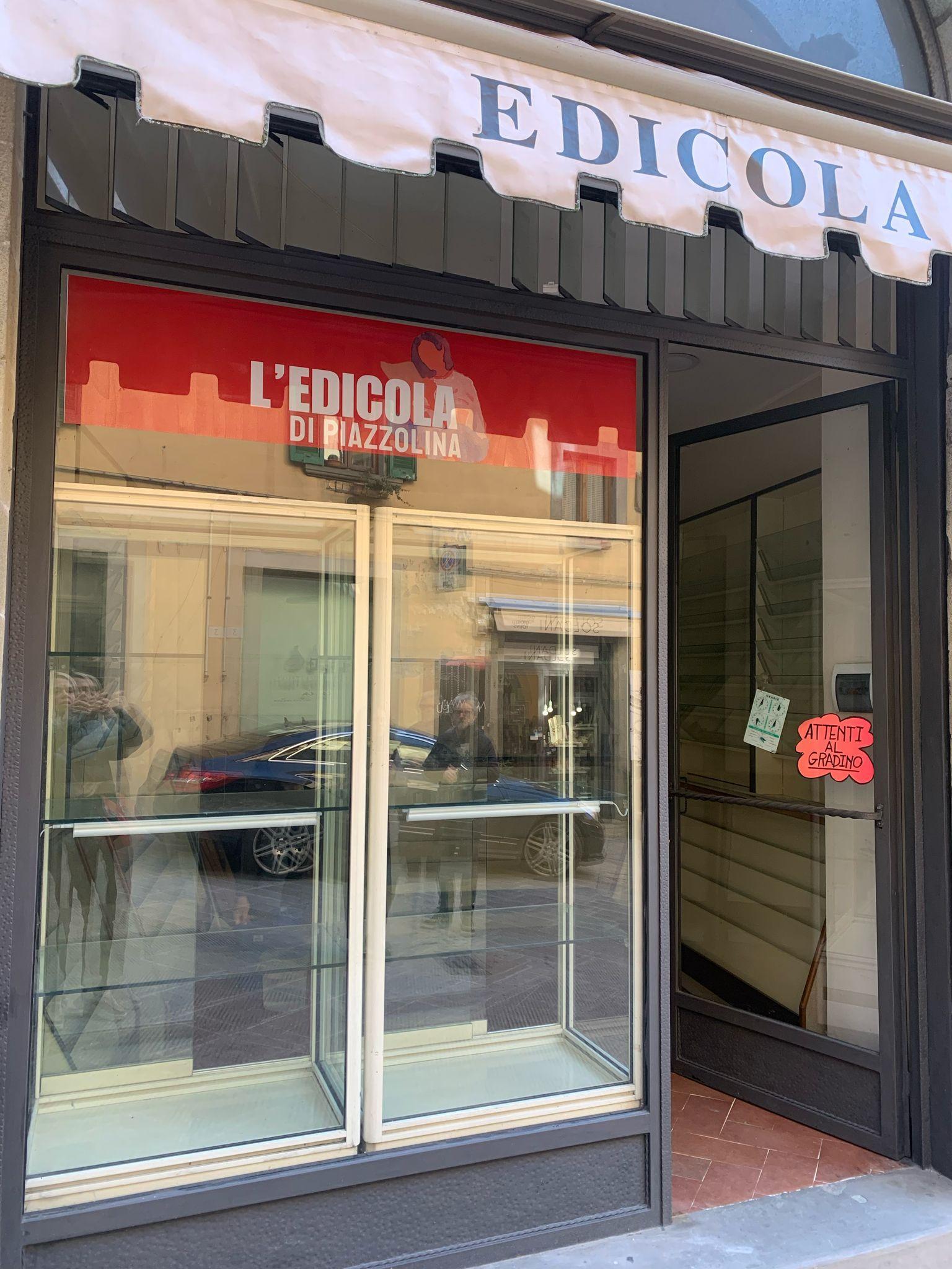 https://www.lanazione.it/image-service/view/acePublic/alias/contentid/ZWIwNDJkZjMtMzRlMS00/0/edicola-piazzolina.jpeg