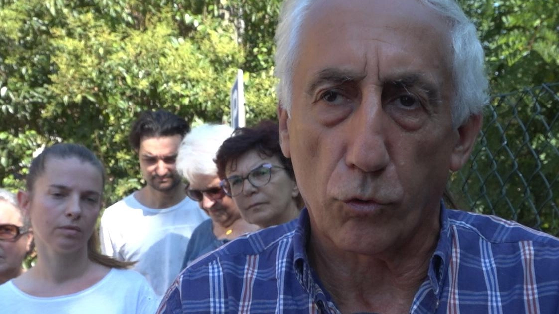 La strada provinciale 633, nota come Mammianese, a Montecatini Terme è in uno stato di abbandono con erbacce, cartelli quasi invisibili e senso unico alternato, causando disagi a residenti e turisti. I cittadini chiedono interventi urgenti alla Provincia. La strada provinciale 633, nota come Mammianese, a Montecatini Terme è in uno stato di abbandono con erbacce, cartelli quasi invisibili e senso unico alternato, causando disagi a residenti e turisti. I cittadini chiedono interventi urgenti alla Provincia.