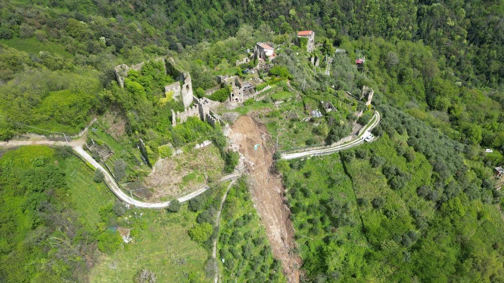 Frana, Moneta a rischio. L’allarme del Club alpino. Spariti anche i sentieri Frana, Moneta a rischio. L’allarme del Club alpino. Spariti anche i sentieri