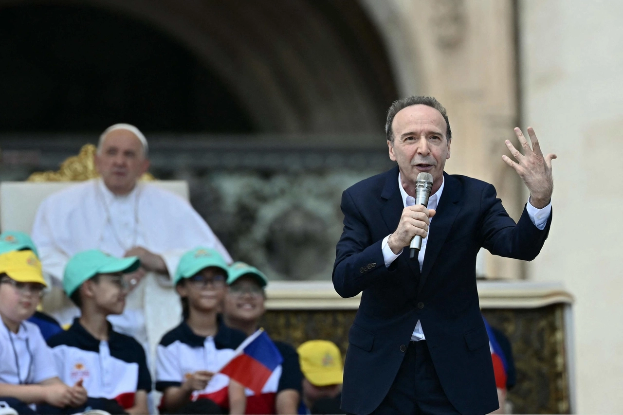 Benigni in piazza San Pietro con Papa Francesco