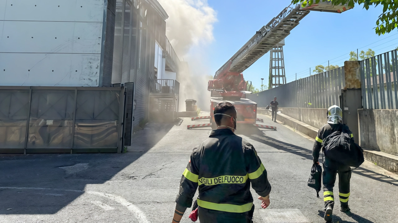 L’incendio del 18 giugno nel centro commerciale di via Gramsci a Sesto Fiorentino. Probabile riapertura a gennaio L’incendio del 18 giugno nel centro commerciale di via Gramsci a Sesto Fiorentino. Probabile riapertura a gennaio