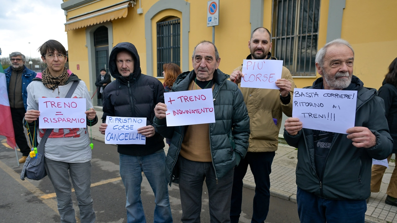 Una passata manifestazione contro i disservizi della linea ferroviaria (foto Germogli) Una passata manifestazione contro i disservizi della linea ferroviaria (foto Germogli)