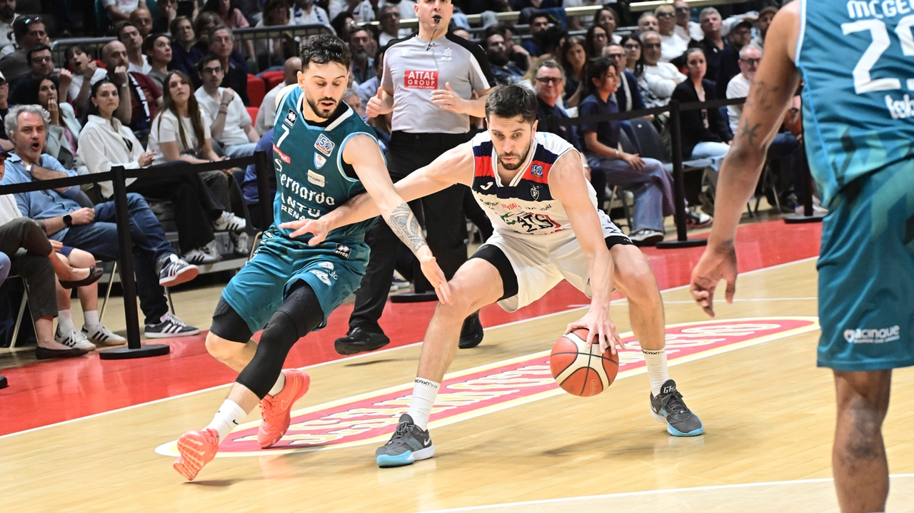 Fortitudo Bologna-Cantù 74-68, la Effe domina e vola alla bella
