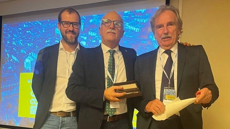 Il professor Giannessi alla premiazione del «Bisturi d’oro» Il professor Giannessi alla premiazione del «Bisturi d’oro»