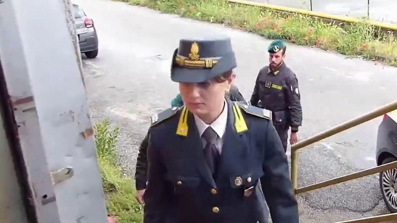 Un controllo della Guardia di Finanza Un controllo della Guardia di Finanza