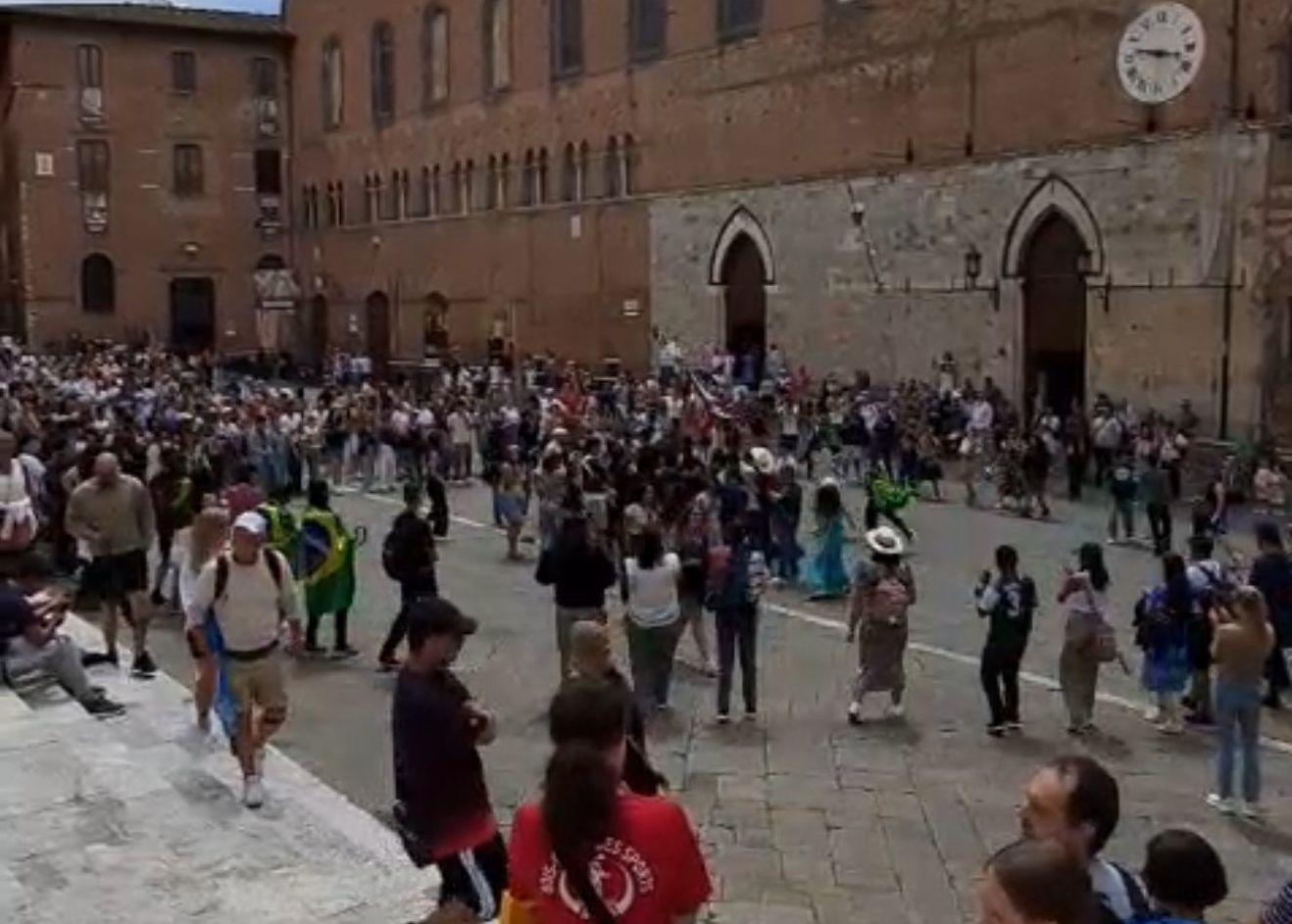 Siena si apre al Giubileo dei giovani. Da tutto il mondo 2.300 ragazzi. Lojudice: "Portatori di speranza"
