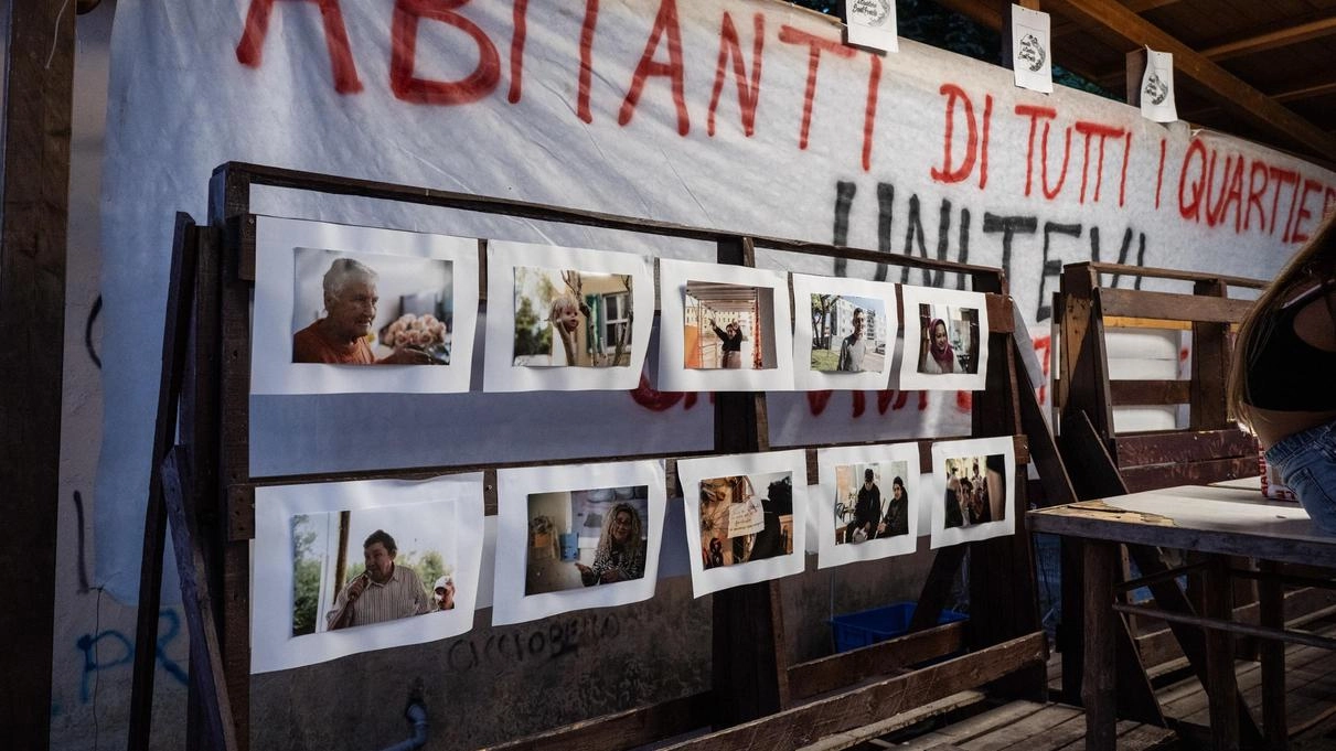 Almeno in 400 in corteo per Samantha: "Uccisa da chi diceva amore" . Lumini alle finestre delle abitazioni. E poi la canzone: ‘Senza paura’. Almeno in 400 in corteo per Samantha: "Uccisa da chi diceva amore" . Lumini alle finestre delle abitazioni. E poi la canzone: ‘Senza paura’.