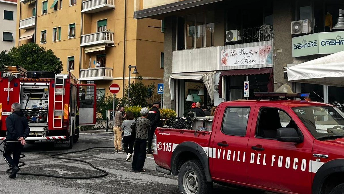 Il titolare si è accorto del fumo nero appena uscito. Forse un corto circuito Il titolare si è accorto del fumo nero appena uscito. Forse un corto circuito