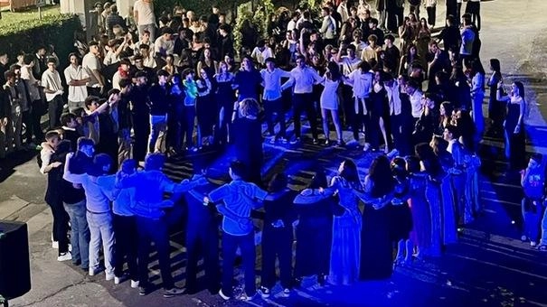 Gli studenti dell’Anzilotti pronti per affrontare l’esame di maturità sono stati i protagonisti della festa di fine anno dell’Istituto Gli studenti dell’Anzilotti pronti per affrontare l’esame di maturità sono stati i protagonisti della festa di fine anno dell’Istituto