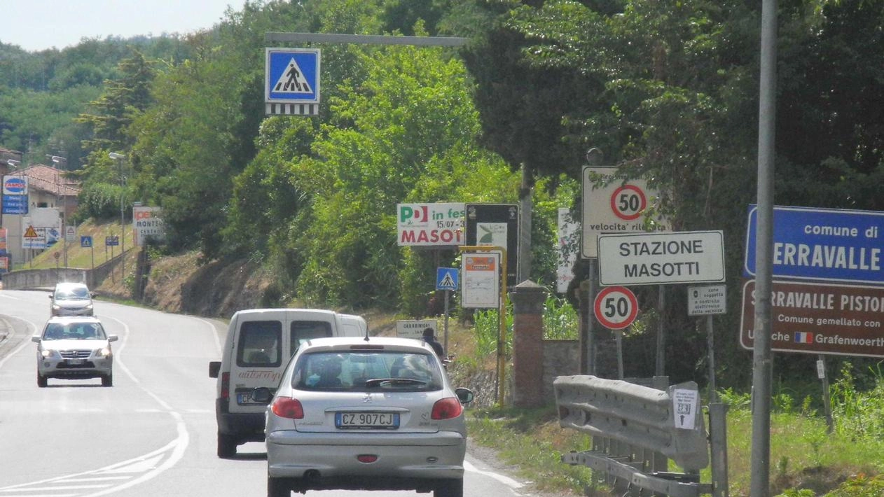 Il sindaco Lunardi chiede l’istituzione del divieto di transito per gli autoarticolati con cassone più lungo di dieci metri sulla Lucchese Il sindaco Lunardi chiede l’istituzione del divieto di transito per gli autoarticolati con cassone più lungo di dieci metri sulla Lucchese
