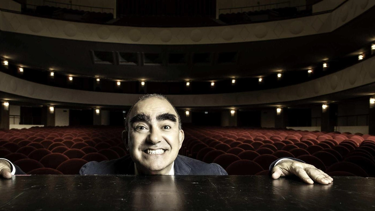 Elio si esibirà questa sera alla Versiliana insieme ad altri cinque musicisti Elio si esibirà questa sera alla Versiliana insieme ad altri cinque musicisti
