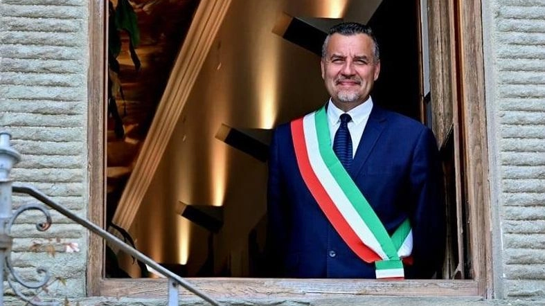 Il sindaco di Porcari, Leonardo Fornaciari, ha disposto la chiusura per tre giorni del plesso scolastico di via Boccaione per interventi di sanificazione Il sindaco di Porcari, Leonardo Fornaciari, ha disposto la chiusura per tre giorni del plesso scolastico di via Boccaione per interventi di sanificazione