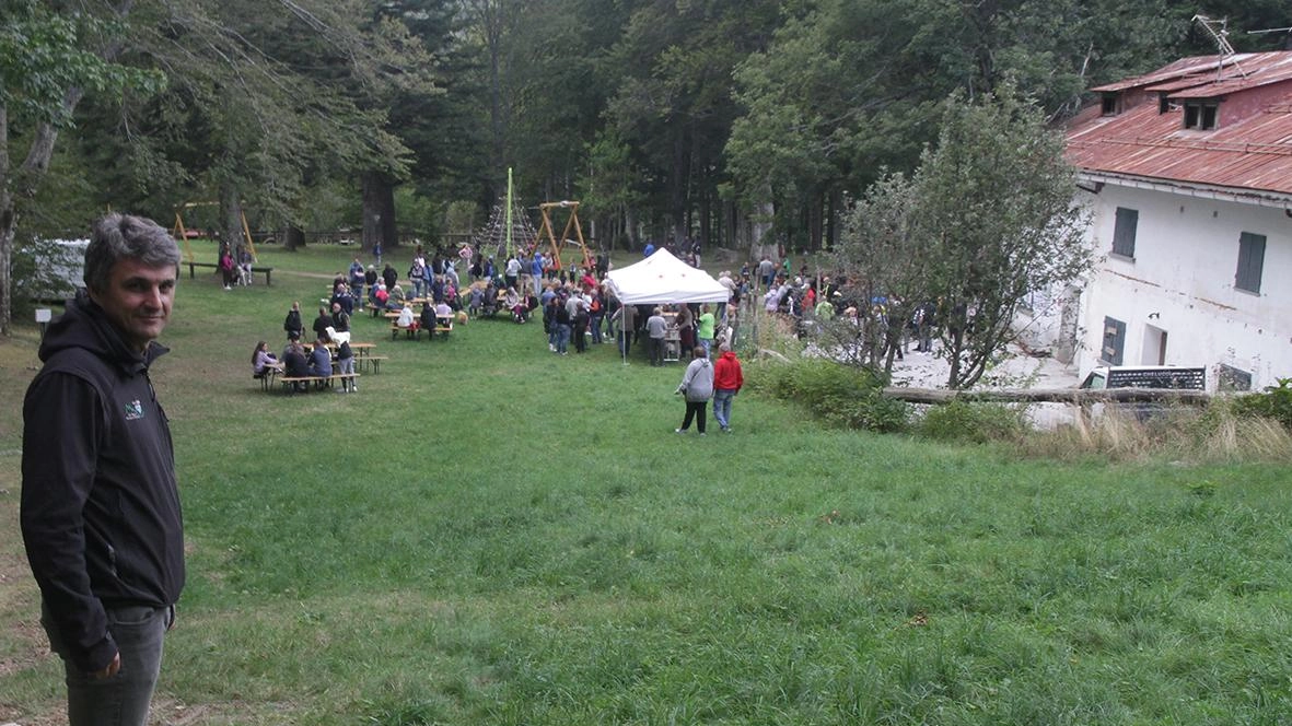 La festa che si tenne il 24 settembre del 2023 quando tante persone affollarono il prato davanti al rifugio per chiederne la riapertura La festa che si tenne il 24 settembre del 2023 quando tante persone affollarono il prato davanti al rifugio per chiederne la riapertura
