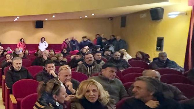 Incontro a Villafranca contro l'antenna 5G: cittadini e esperti discutono i rischi per la salute e chiedono azioni. Incontro a Villafranca contro l'antenna 5G: cittadini e esperti discutono i rischi per la salute e chiedono azioni.