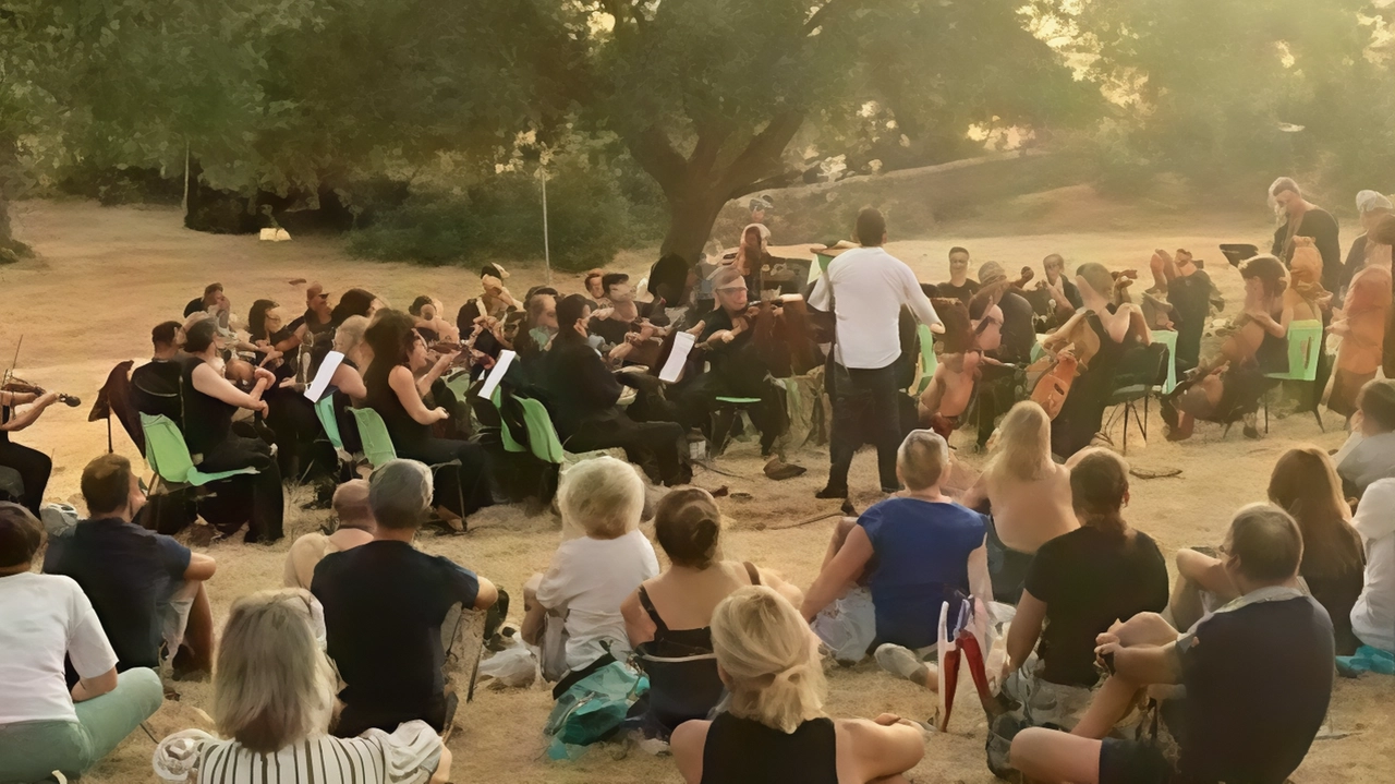 Si terrà oggi alle 18,30 sull’itinerario faunistico A6 nel Parco della Maremma, il concerto dell’Orchestra sinfonica Città di Grosseto. Un... Si terrà oggi alle 18,30 sull’itinerario faunistico A6 nel Parco della Maremma, il concerto dell’Orchestra sinfonica Città di Grosseto. Un...