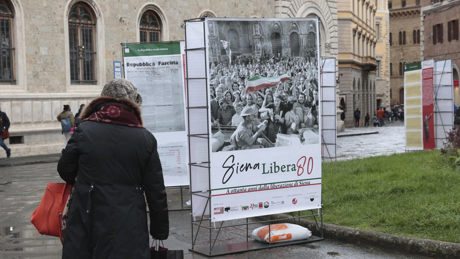 In piazza Matteotti l’esposizione dell’Istituto storico per la Resistenza, presentata nelle Stanze della Memoria