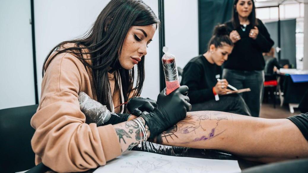il polo fiere diventa regno del tatuaggio  da oggi a domenica 200 artisti all opera