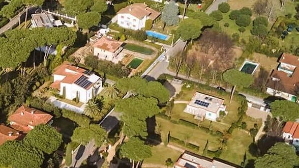 Roma Imperiale si conferma il quartiere più esclusivo a livello Italiano, piazzandosi vicino alle aree metropolitane con più di 10mila euro al metro quadrato Roma Imperiale si conferma il quartiere più esclusivo a livello Italiano, piazzandosi vicino alle aree metropolitane con più di 10mila euro al metro quadrato