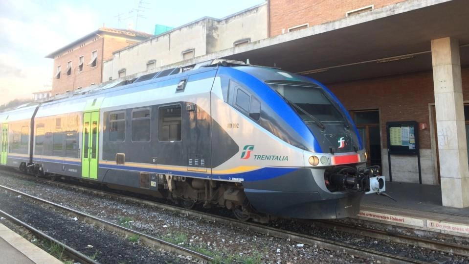 Riaperto il tratto tra Empoli e Granarolo, per la gioia dei pendolari. che in questo periodo hanno fronteggiato ritardi e disagi Riaperto il tratto tra Empoli e Granarolo, per la gioia dei pendolari. che in questo periodo hanno fronteggiato ritardi e disagi