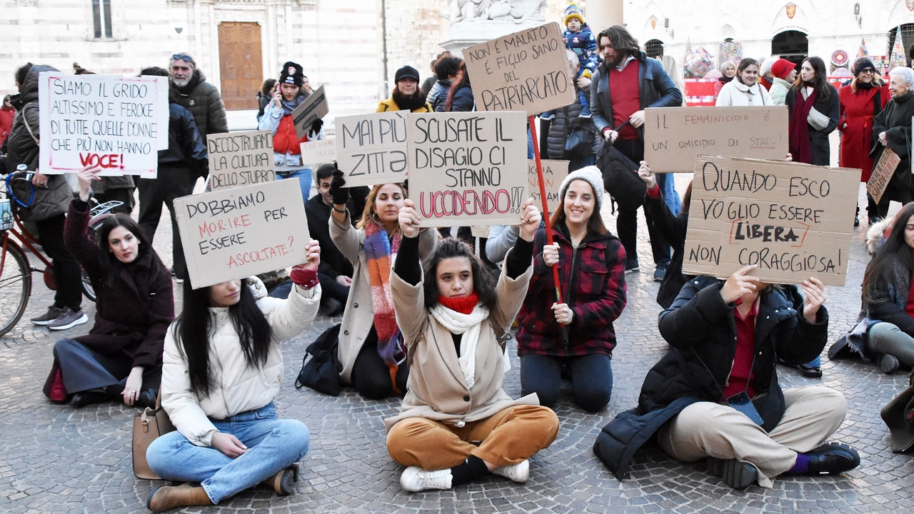 Una manifestazione contro la violenza di genere Una manifestazione contro la violenza di genere