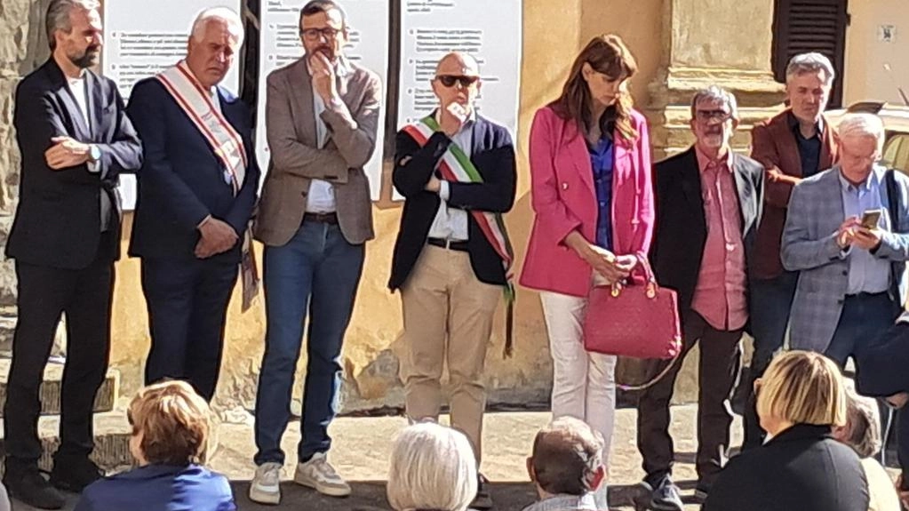 Un momento della celebrazione a Cigoli alla presenza del presidente Eugenio Giani e delle altre autorità Un momento della celebrazione a Cigoli alla presenza del presidente Eugenio Giani e delle altre autorità