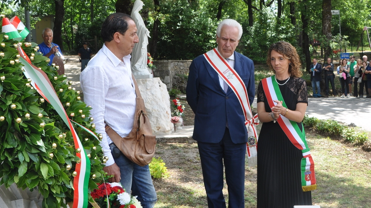Il presidente della Regione Toscana, Eugenio Giani, e la sindaca di Massa Marittima, Irene Marconi, alla commemorazione