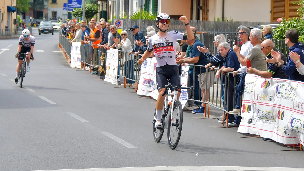 La volata sul traguardo di Galciana (Foto R. Biagini) La volata sul traguardo di Galciana (Foto R. Biagini)