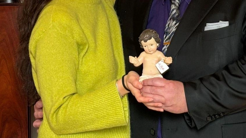 Donata dalla famiglia Garofalo al Comune di Grosseto una nuova statuetta del Gesù Bambino. "Un gesto di grande generosità" lo... Donata dalla famiglia Garofalo al Comune di Grosseto una nuova statuetta del Gesù Bambino. "Un gesto di grande generosità" lo...