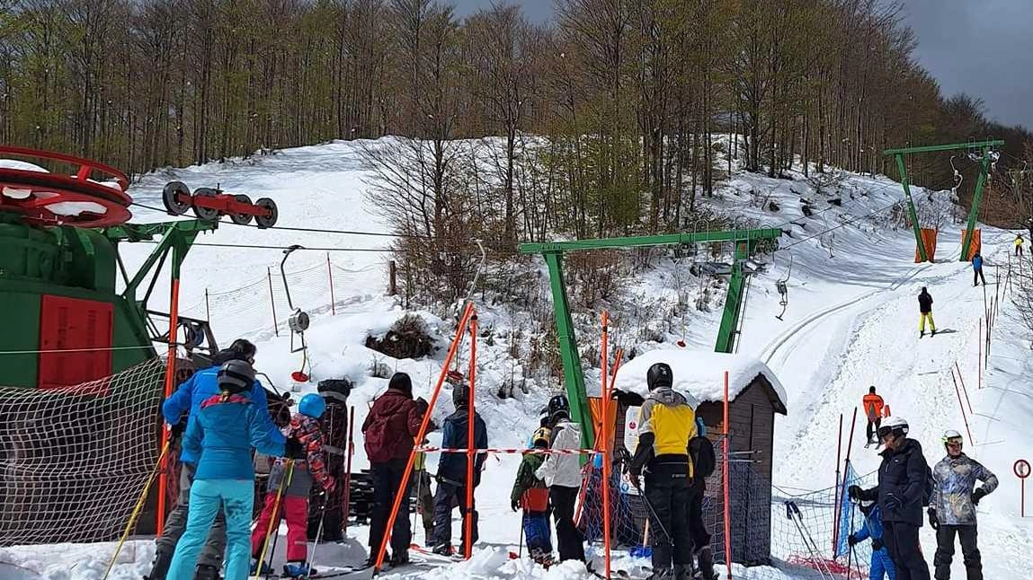 La neve è ancora una speranza, ma a Zum Zeri fervono i lavori per aprire la stagione almeno per le feste natalizie La neve è ancora una speranza, ma a Zum Zeri fervono i lavori per aprire la stagione almeno per le feste natalizie