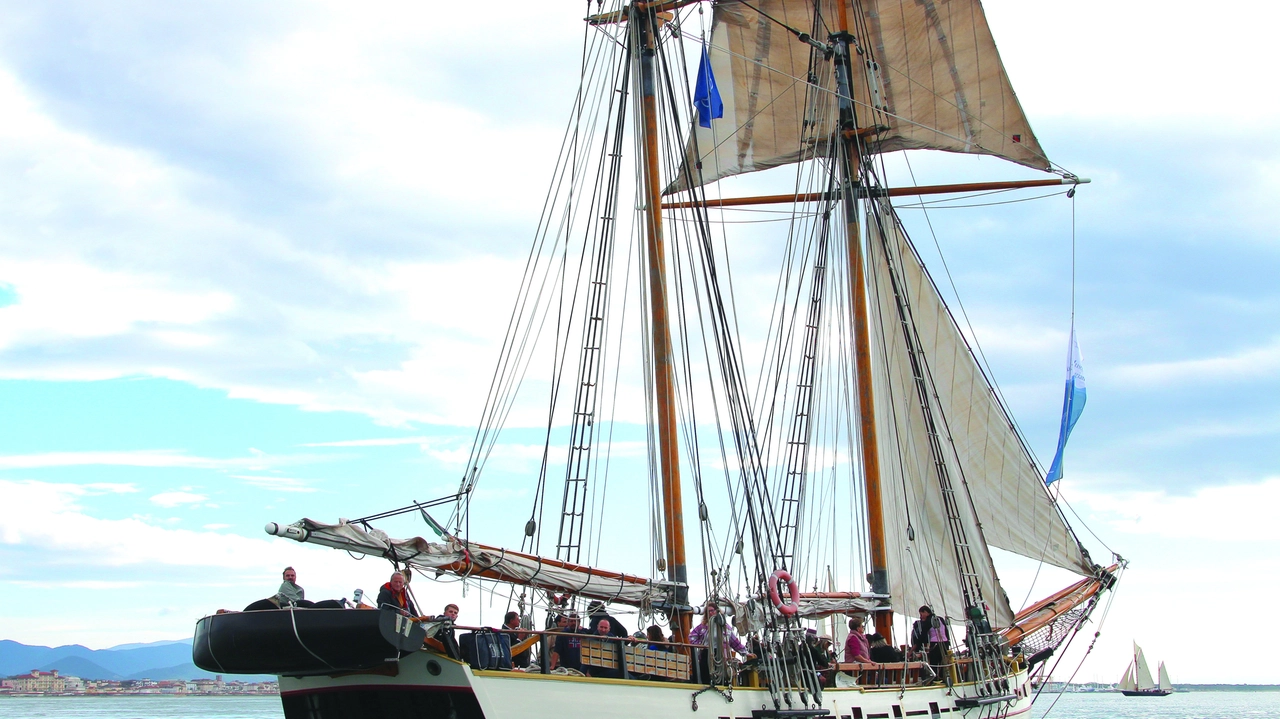 L'intramontabile fascino delle barche d'epoca. A Viareggio il Raduno delle Vele Storiche