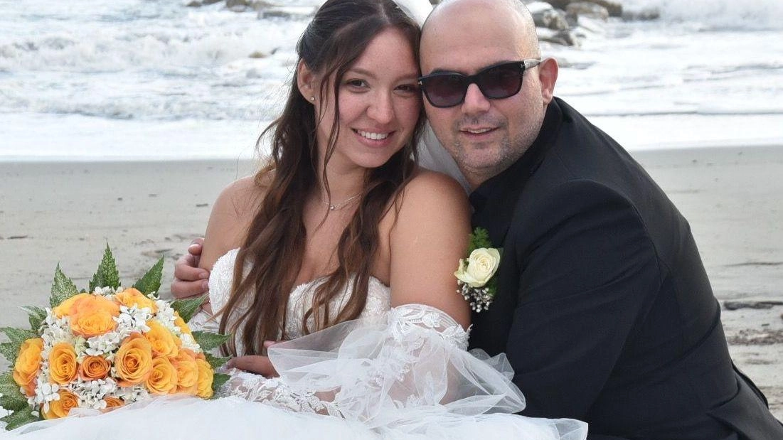 Fiori d’arancio per Debora Alberti e Matteo Mussi (nella foto di Fabrizio Nizza) che hanno coronato il loro amore alle... Fiori d’arancio per Debora Alberti e Matteo Mussi (nella foto di Fabrizio Nizza) che hanno coronato il loro amore alle...