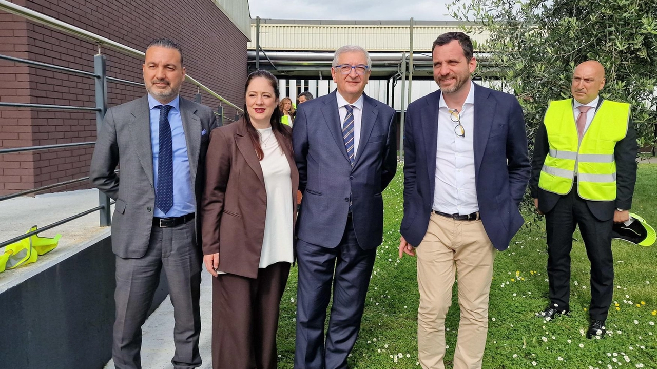 Il vertice del dicastero agli affari europei, Pnrr e coesione ieri a Pistoia "Dazi? Trattare spetta all’Ue. Regionali? La calma è la virtù dei forti...".