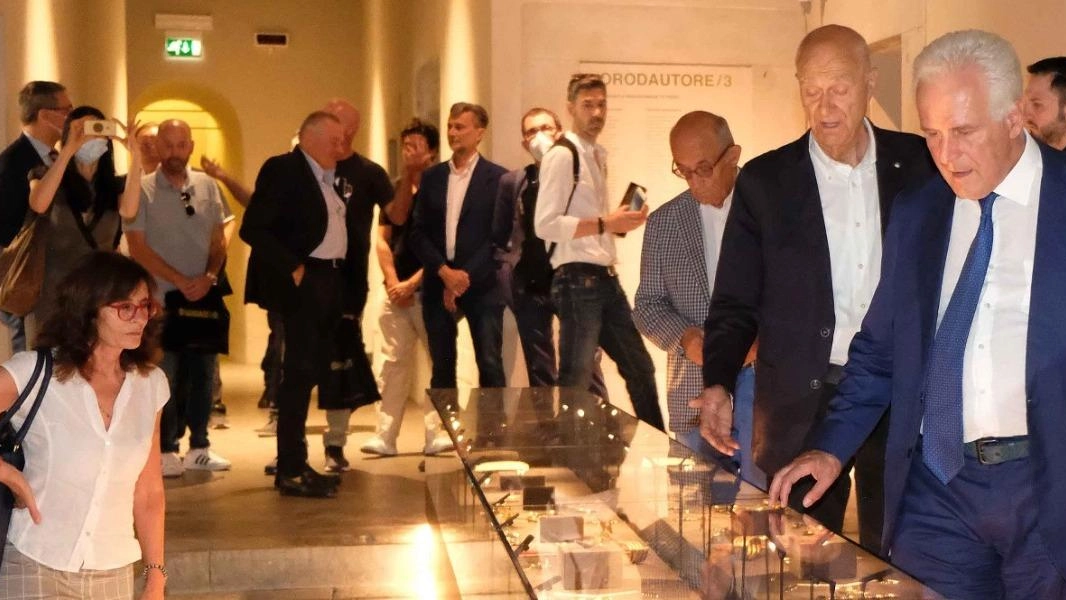 Il governatore Giani in visita nella Museo Orodautore di piazza Grande Il governatore Giani in visita nella Museo Orodautore di piazza Grande