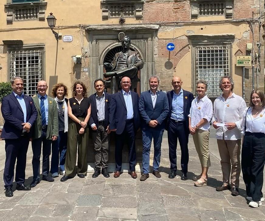 https://www.lanazione.it/image-service/view/acePublic/alias/contentid/ZWNkNWJjYzItOWJlYi00/0/verso-la-turandot-2026-selezionati-i-giovani-registi.jpeg