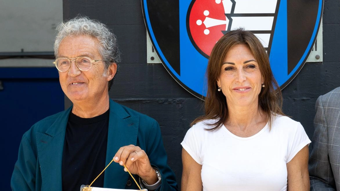Domani sera due momenti speciali tra musica e sport: l’omaggio corale agli atleti della nostra provincia reduci da Parigi 2024 che scenderanno in campo insieme ai nerazzurri di Pippo Inzaghi. Domani sera due momenti speciali tra musica e sport: l’omaggio corale agli atleti della nostra provincia reduci da Parigi 2024 che scenderanno in campo insieme ai nerazzurri di Pippo Inzaghi.