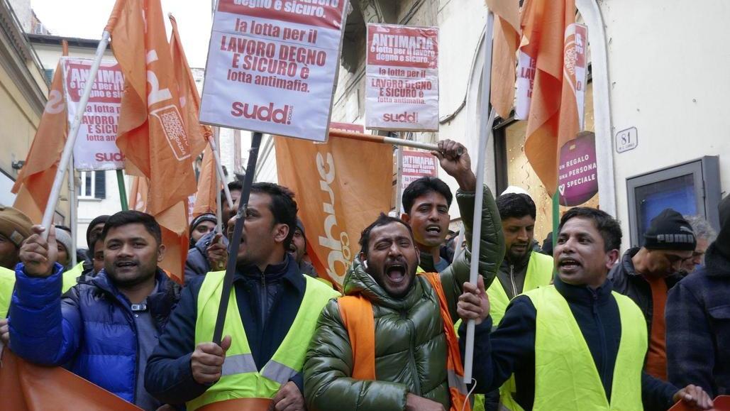 Prato abbatte il caporalato: "Adesso in molti collaborano" Prato abbatte il caporalato: "Adesso in molti collaborano"