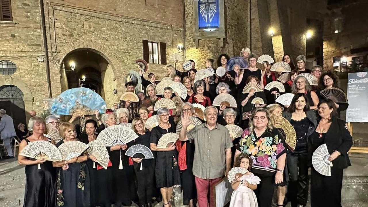 Tre giorni di eventi e bellezza messa a disposizione dei visitatori dai 60 espositori provenienti da tutta Italia Tre giorni di eventi e bellezza messa a disposizione dei visitatori dai 60 espositori provenienti da tutta Italia