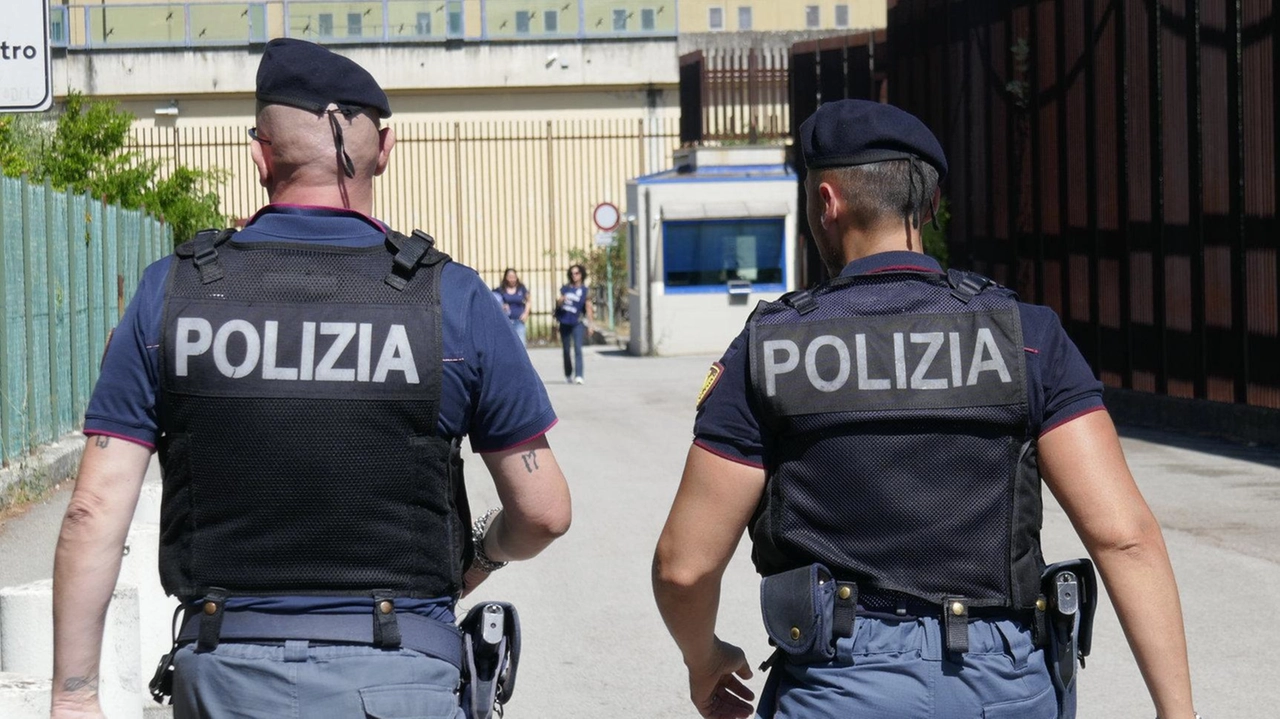 La procura riferisce due episodi di detenuti violentati da altri detenuti. Ieri nuova perquisizione durata sette ore: trovate armi artigianali e altri cellulari. Dall’Alta sicurezza la diretta sui social. Tescaroli apre un fascicolo sulle ultime rivolte.