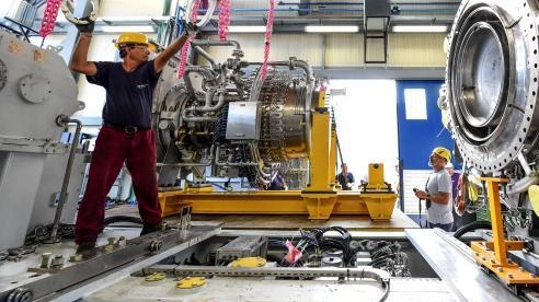 L’interno dello stabilimento fiorentino della Baker Hughes: nel piano quinquennale presentato ieri sarà rafforzato