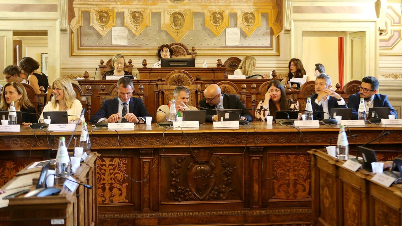 Il Consiglio “aperto“ sulle tasse. Confcommercio attacca la Regione