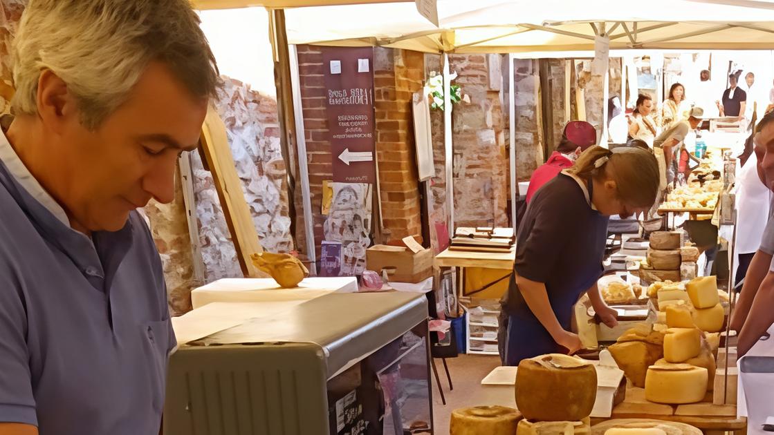 https://www.lanazione.it/image-service/view/acePublic/alias/contentid/ZWQ2YjczZDQtM2UzMC00/0/mercato-del-cacio-lappuntamento-domenica-18.jpeg?f=16:9&w=1200&h=630