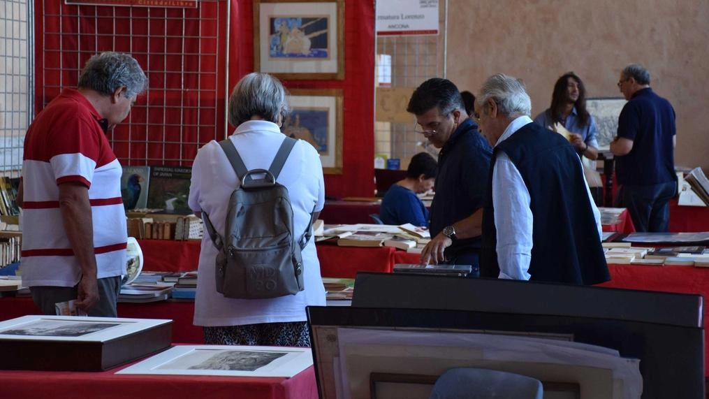 Appassionati e studiosi da tutta Italia alla Mostra del libro antico di Città di Castello Appassionati e studiosi da tutta Italia alla Mostra del libro antico di Città di Castello